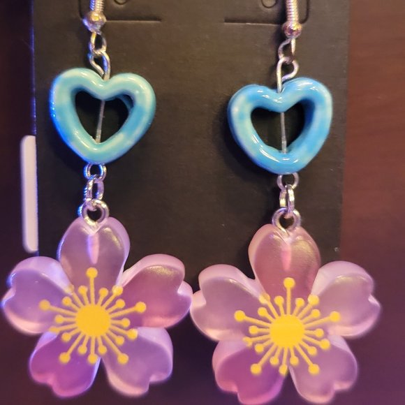 Flower Resin earrings light purple color - Picture 1 of 4